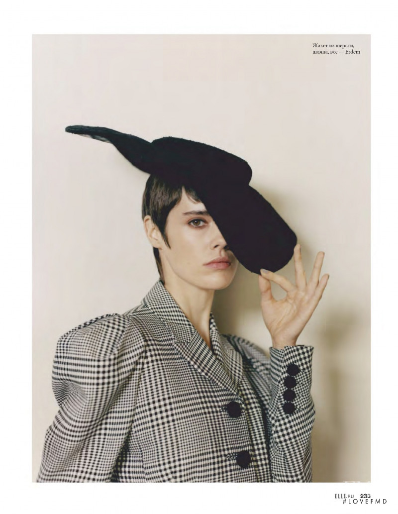 Taja Feistner featured in Nine seats in the garden for Lady V\'s hat, April 2019