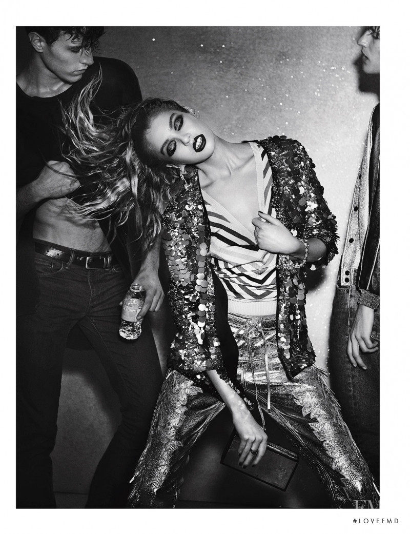 Stella Maxwell featured in De La Pasarela al Night Club, December 2015