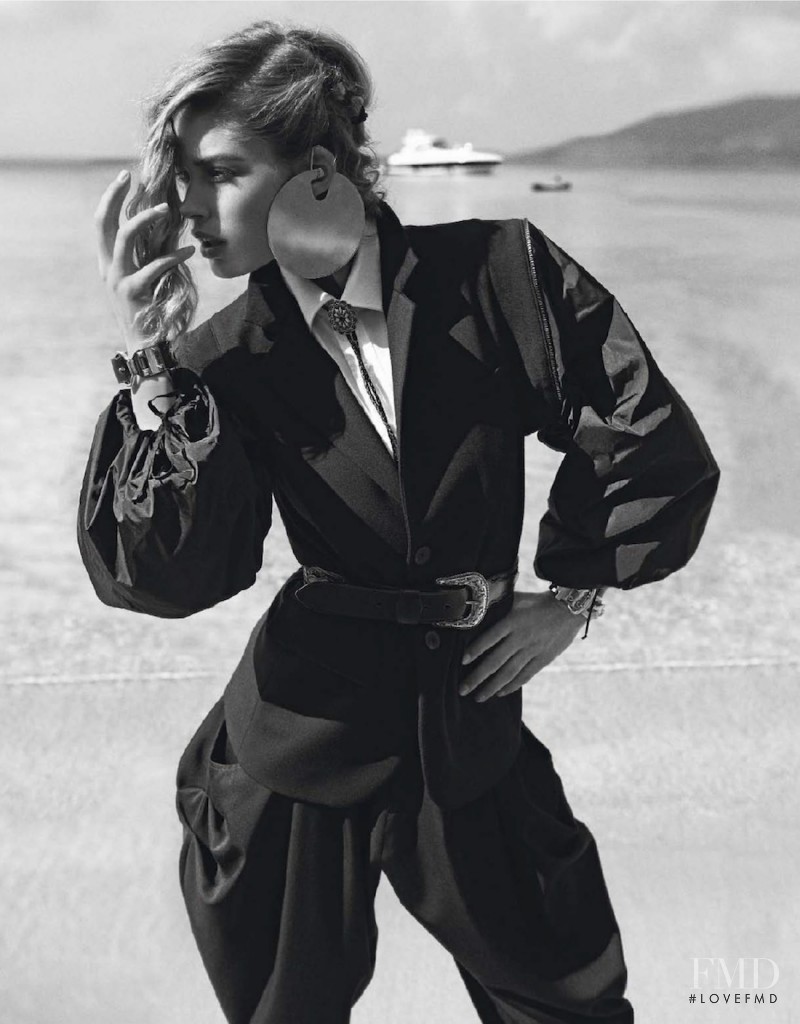 Doutzen Kroes featured in Extérieur Jour, October 2012