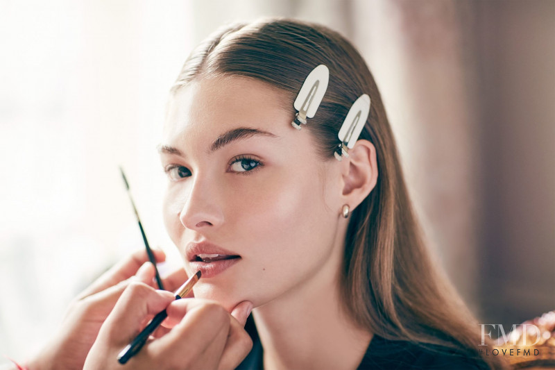 Grace Elizabeth featured in This is How Supermodel Grace Elizabeth Gets Ready for the Biggest Fashion Party of the Year, September 2018