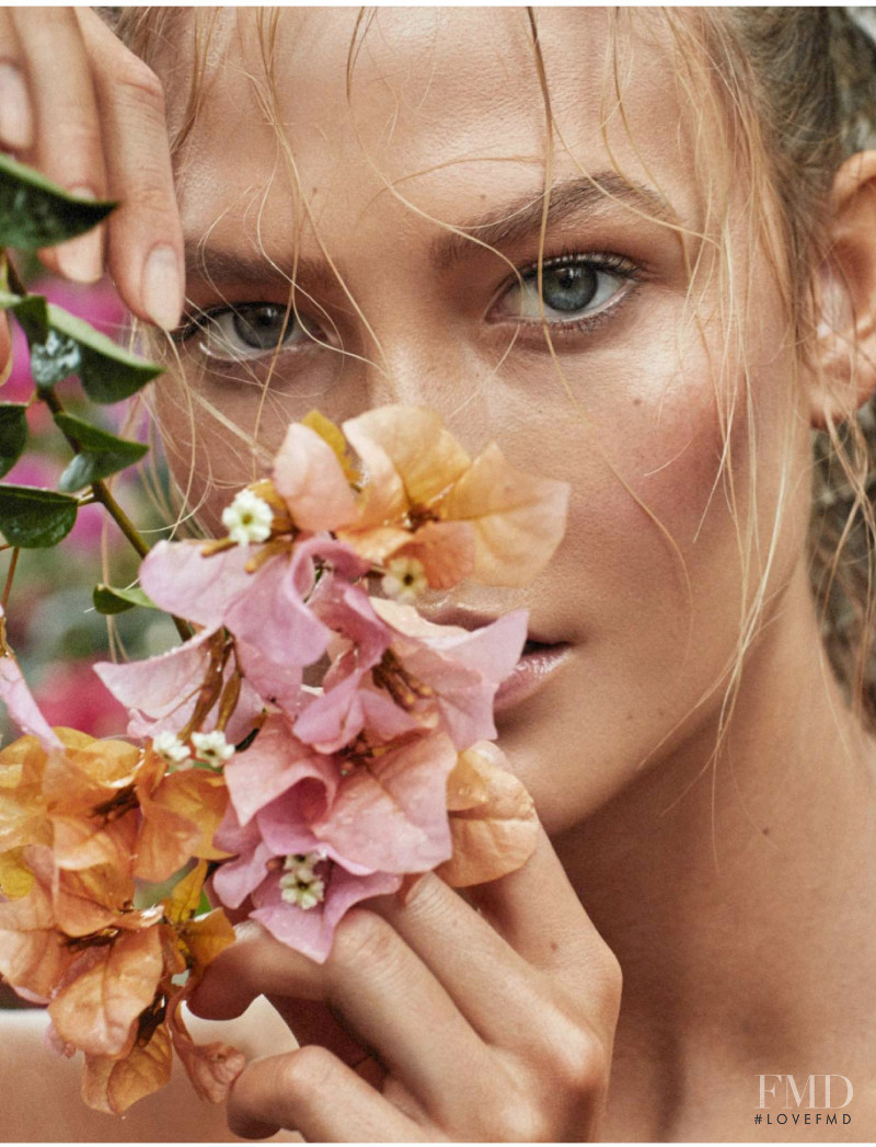 Karlie Kloss featured in Le soleil à découvert, May 2019