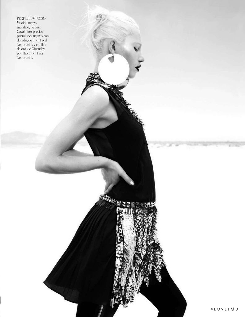 Aline Weber featured in Visión Espacial, October 2012