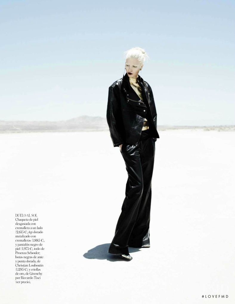 Aline Weber featured in Visión Espacial, October 2012