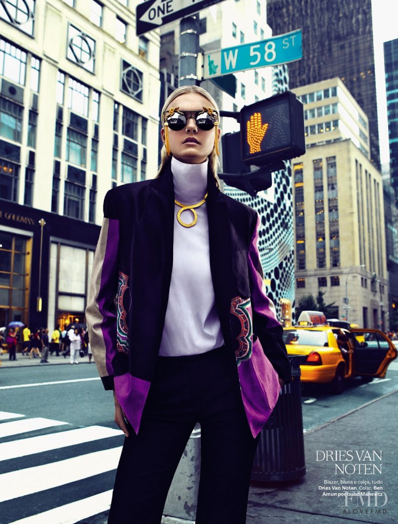 Caroline Trentini featured in Conexao Fashion, September 2012