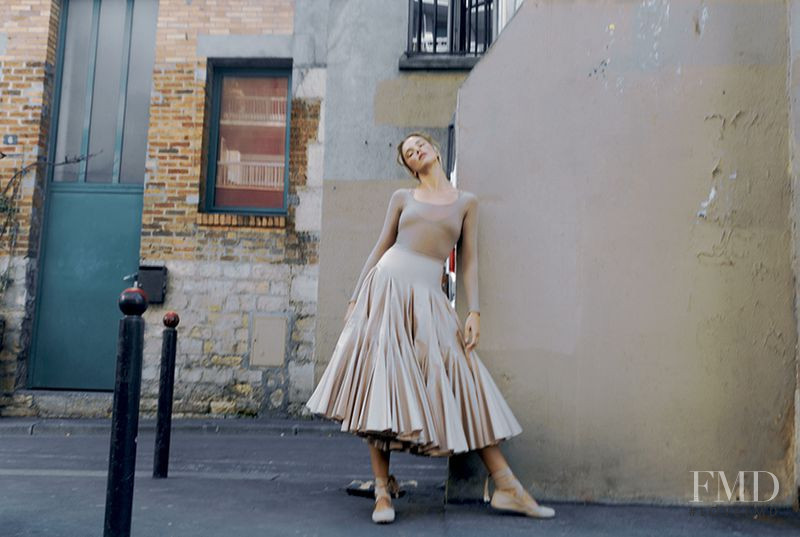 Jena Goldsack featured in Los Vestidos Mas Bonitos, April 2019