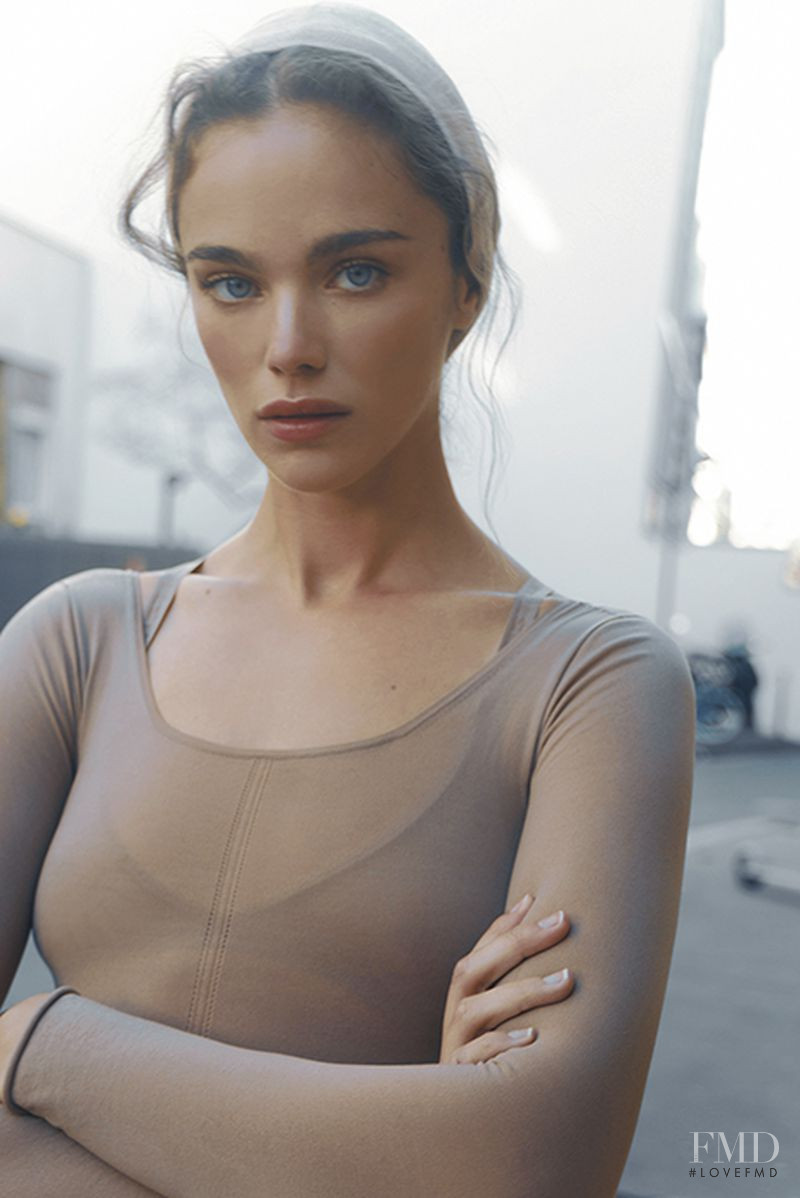 Jena Goldsack featured in Los Vestidos Mas Bonitos, April 2019