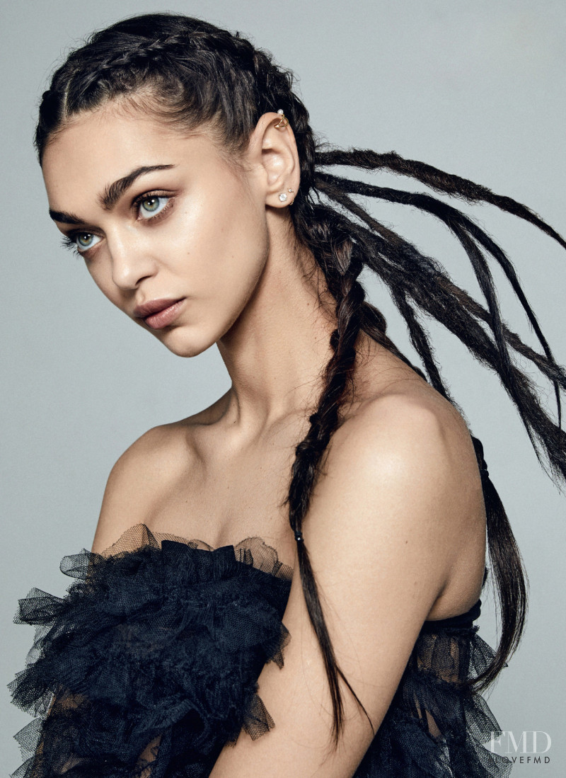 Zhenya Katava featured in Fonatos kerdes, June 2018