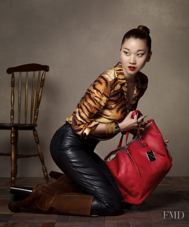 Yoon Ju Jang featured in It\'s In the Bag!, October 2012