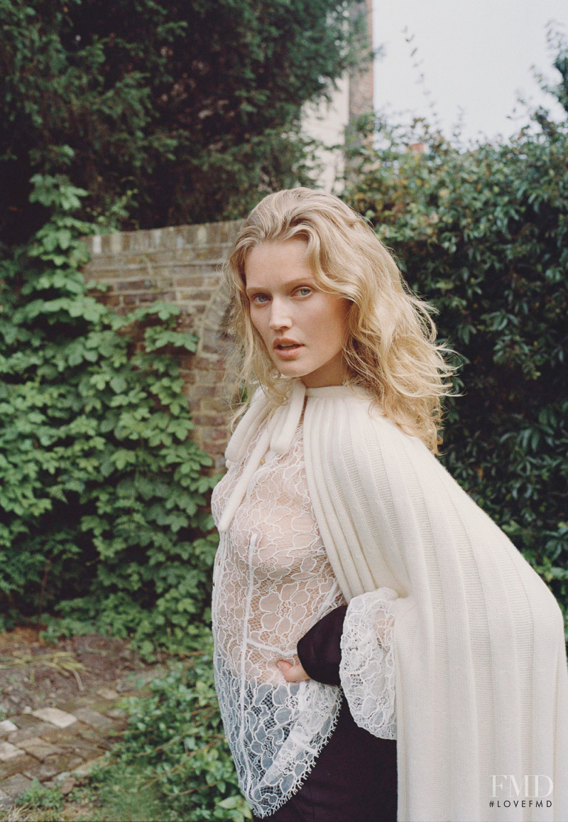 Toni Garrn featured in Toni Garrn, September 2019