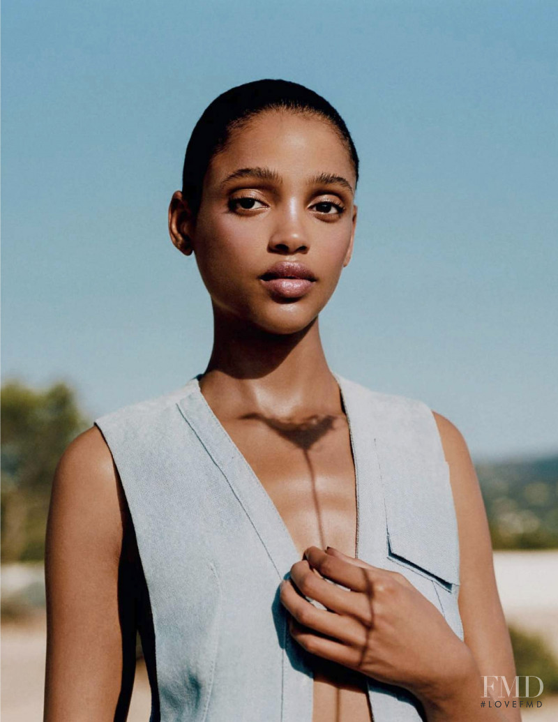 Aya Jones featured in A Su Manera, September 2019