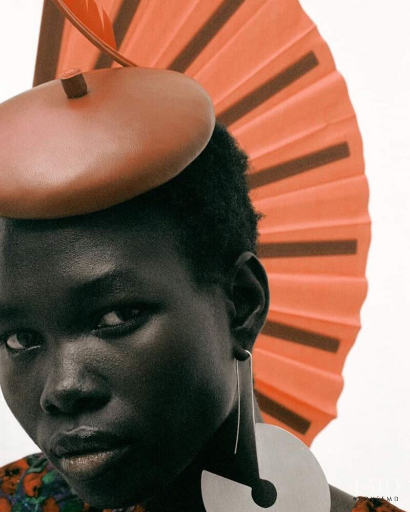 Mammina Aker featured in Charme Tudo Menos Discreto, August 2019