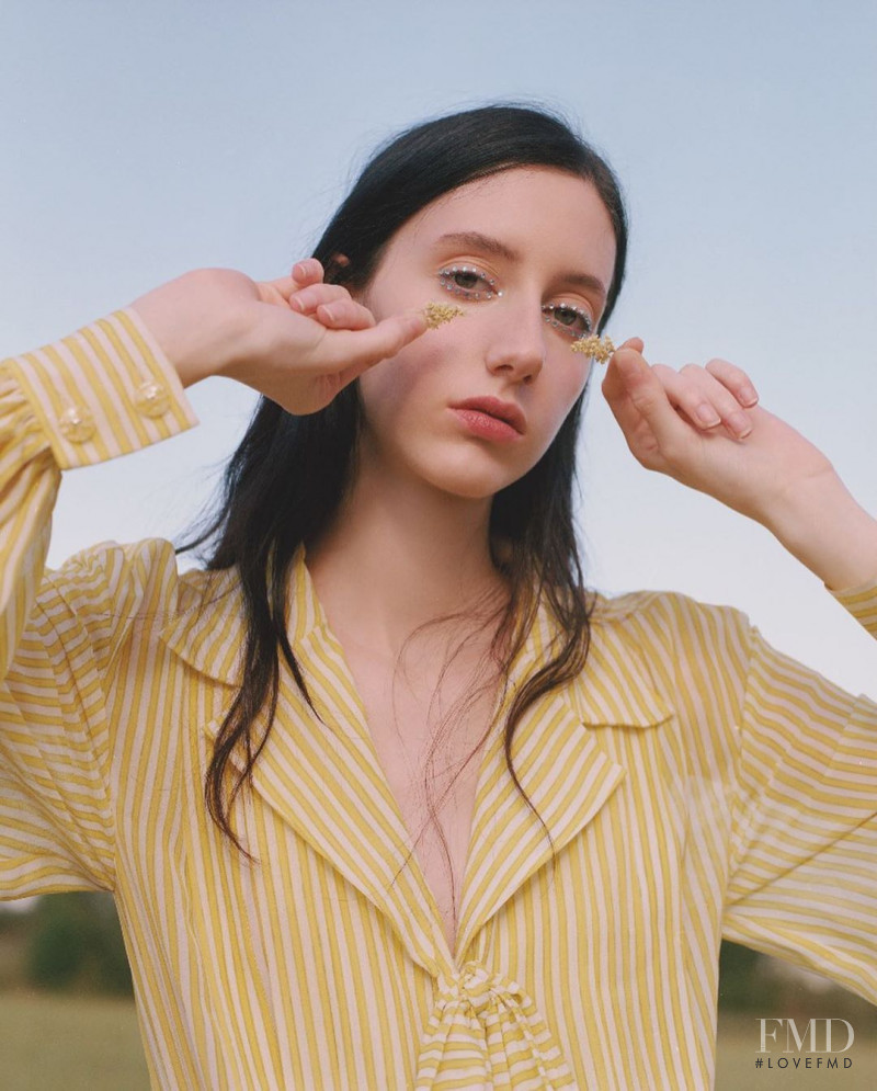 Martina Lew featured in Vale encantado, July 2019