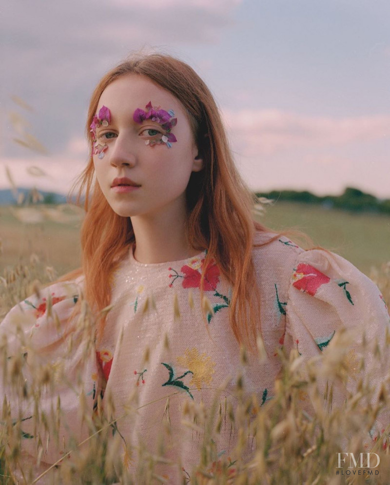 Martina Lew featured in Vale encantado, July 2019