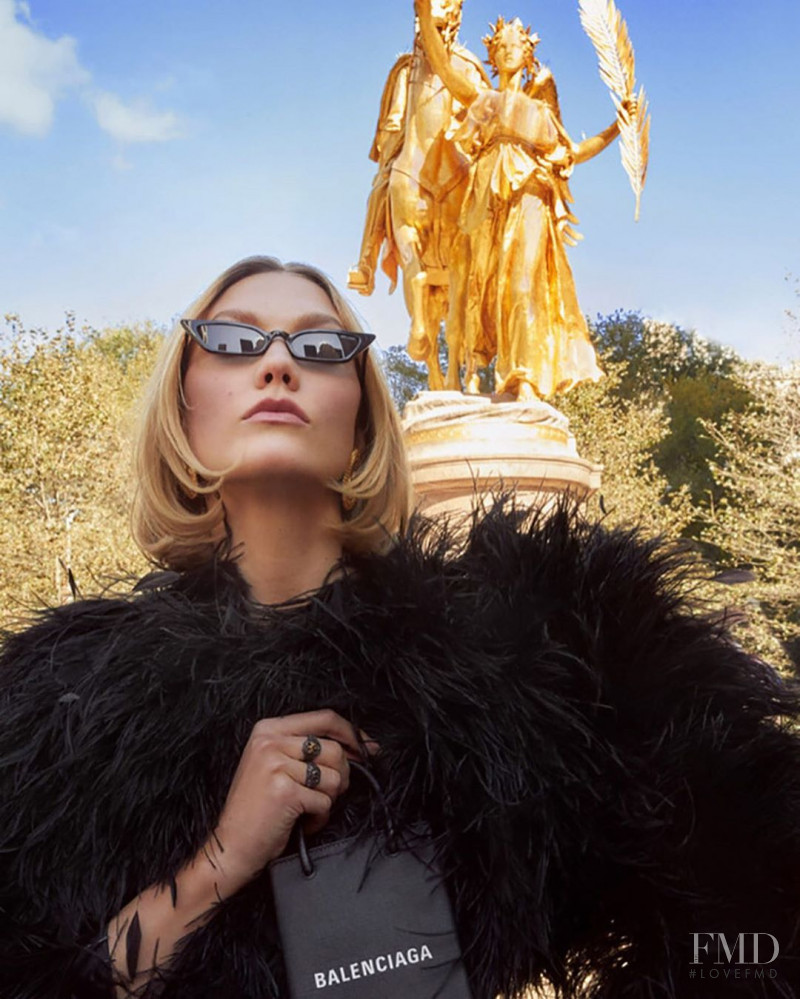 Karlie Kloss featured in Karlie Kloss, November 2019