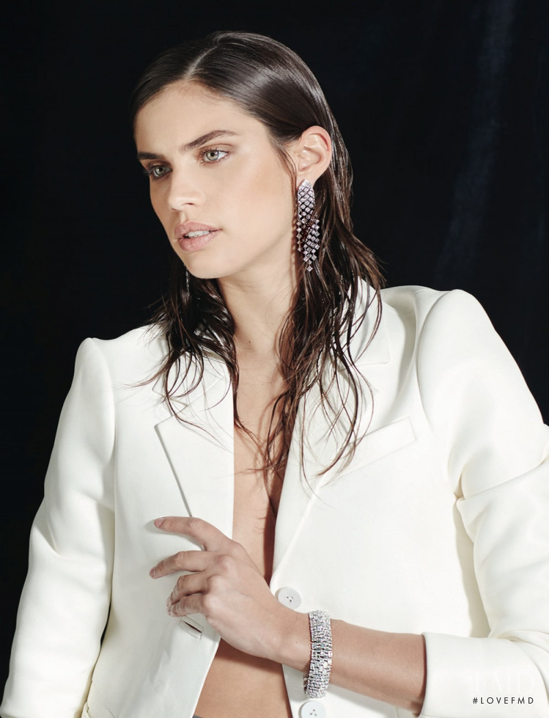 Sara Sampaio featured in Sara Sampaio, May 2018