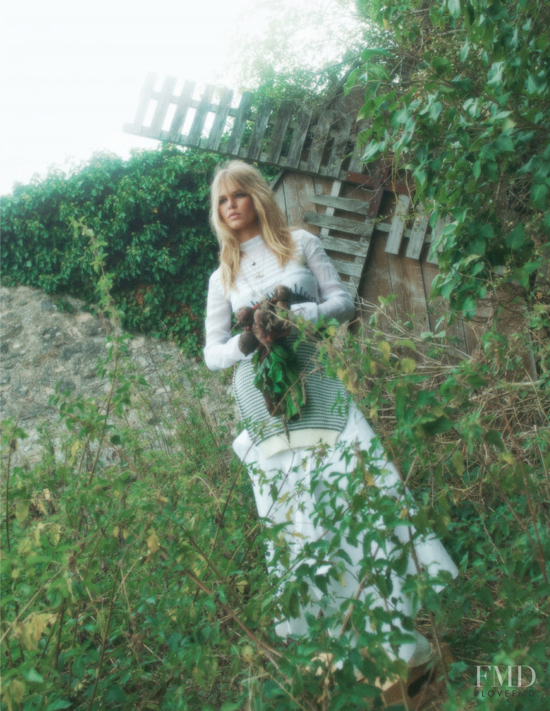 Anna Ewers featured in Grandeur Nature, November 2019