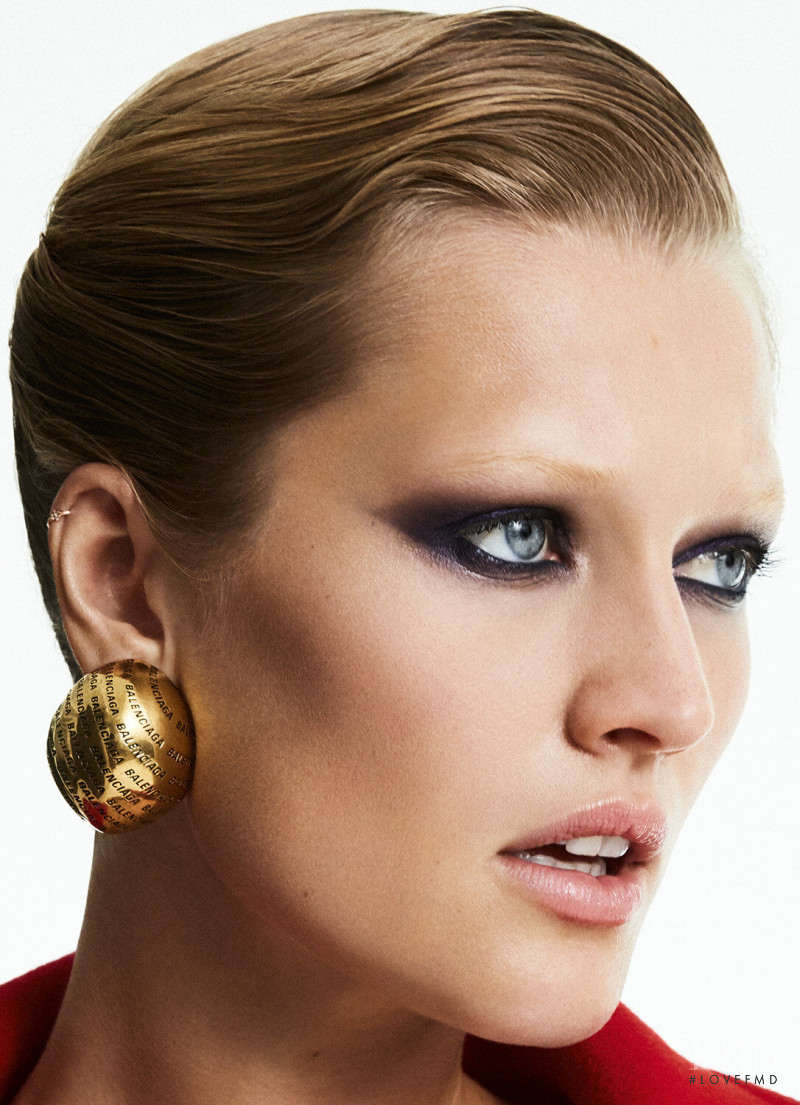 Toni Garrn featured in Toni Garrn, February 2020