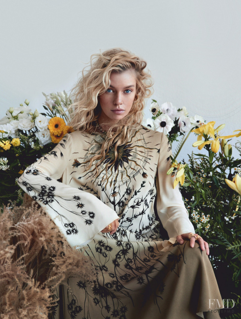 Stella Maxwell featured in Il Iato Naturale di Stella Maxwell, March 2020