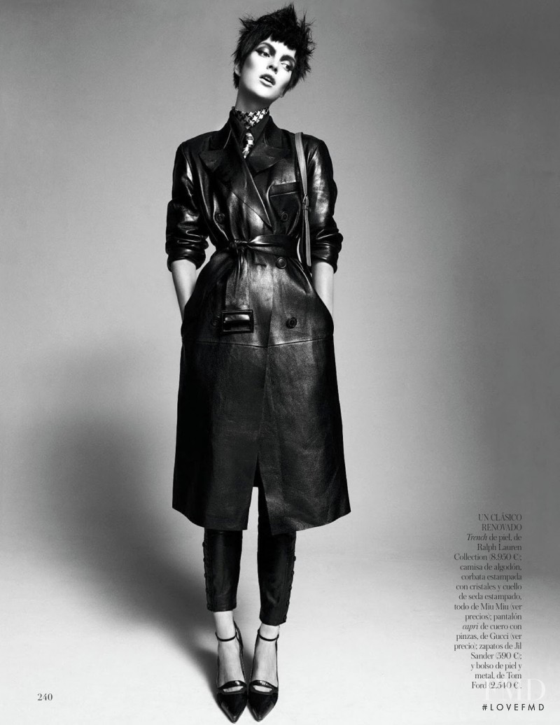 Mirte Maas featured in Cisne Negro, November 2012