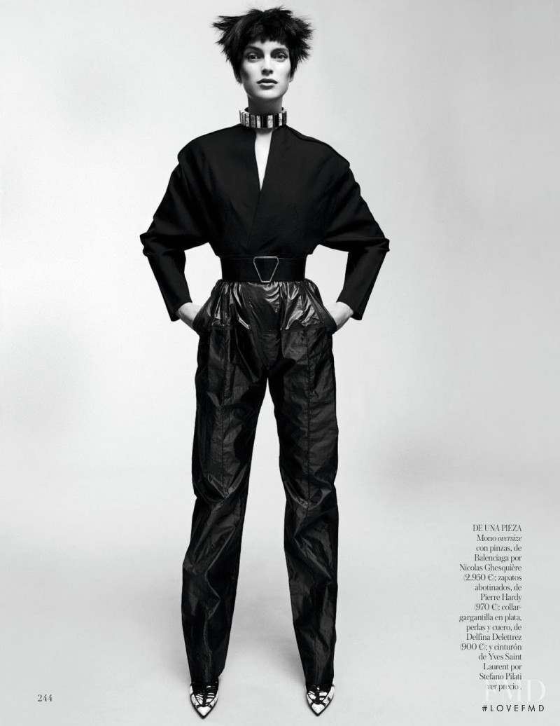 Mirte Maas featured in Cisne Negro, November 2012