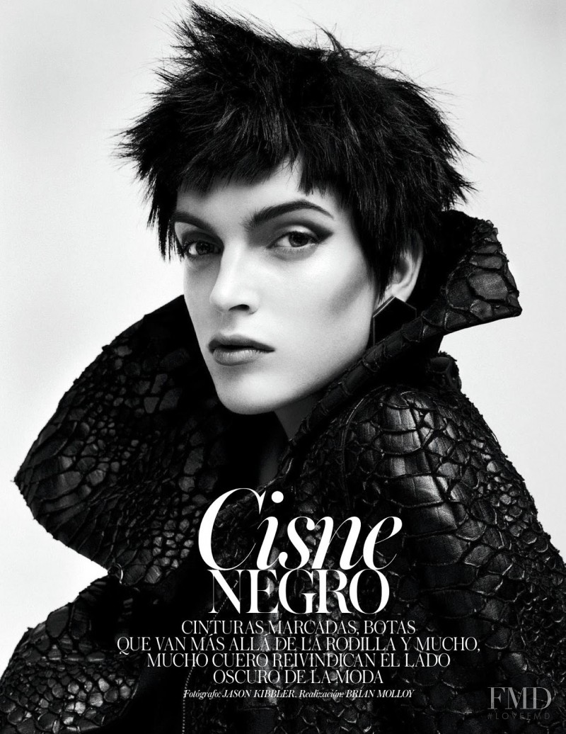 Mirte Maas featured in Cisne Negro, November 2012