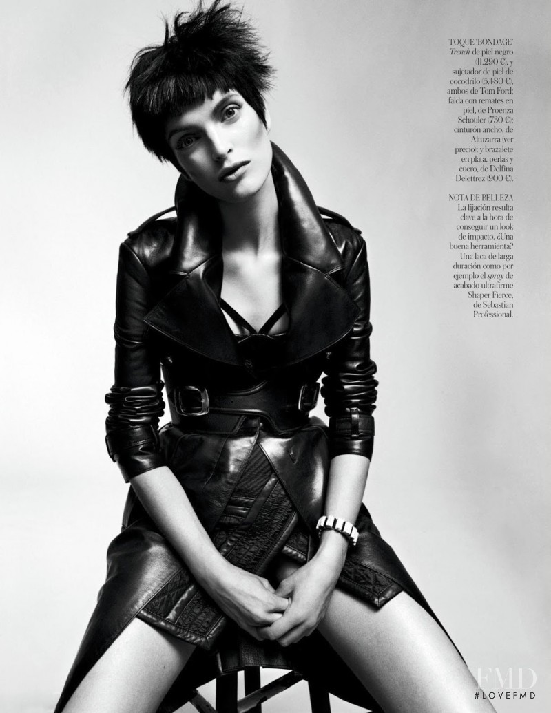 Mirte Maas featured in Cisne Negro, November 2012