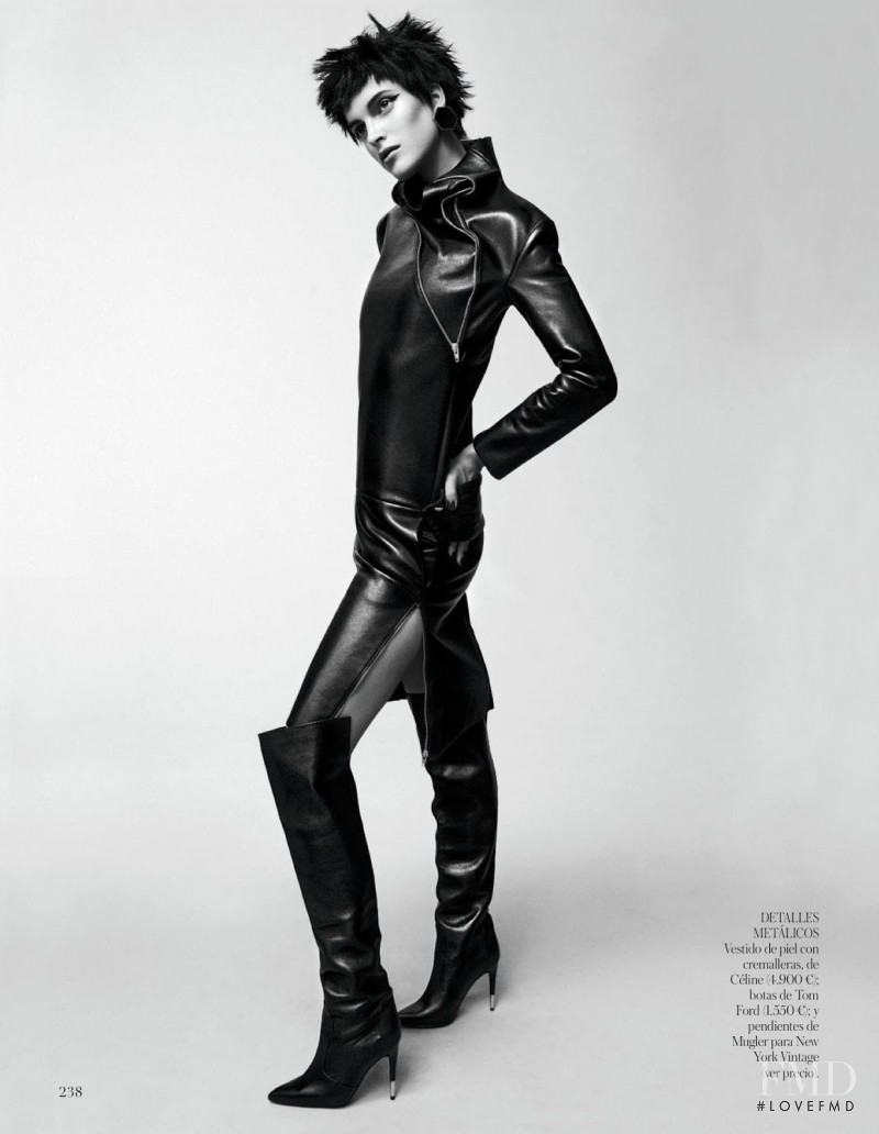 Mirte Maas featured in Cisne Negro, November 2012