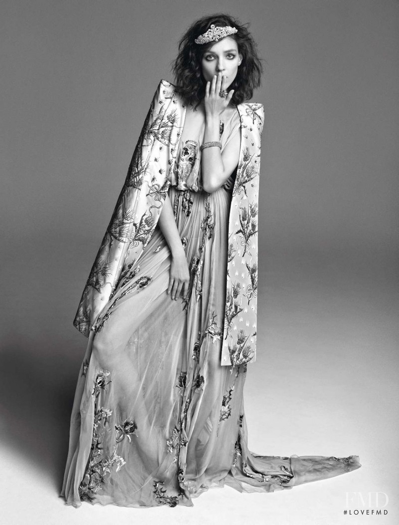 Kati Nescher featured in Un Songe En Hiver, November 2012