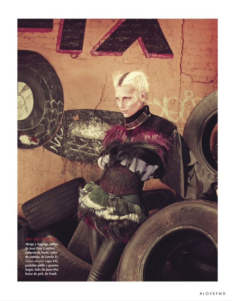 Aline Weber featured in Dentro De Un Sueno, November 2012