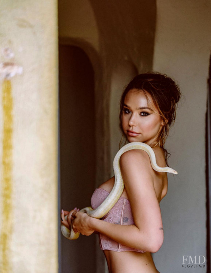 Dream Chase: Alexis Ren, August 2019