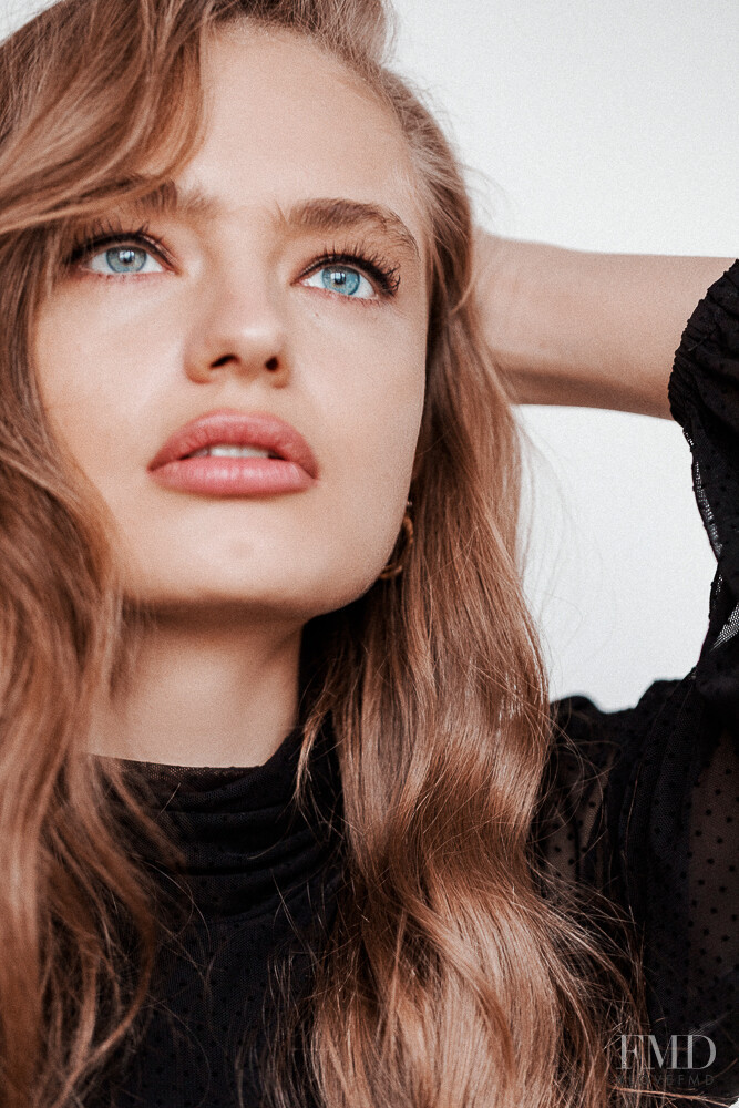 Anna Mila Guyenz featured in A Cruelty-Free Makeup Challenge, January 2019