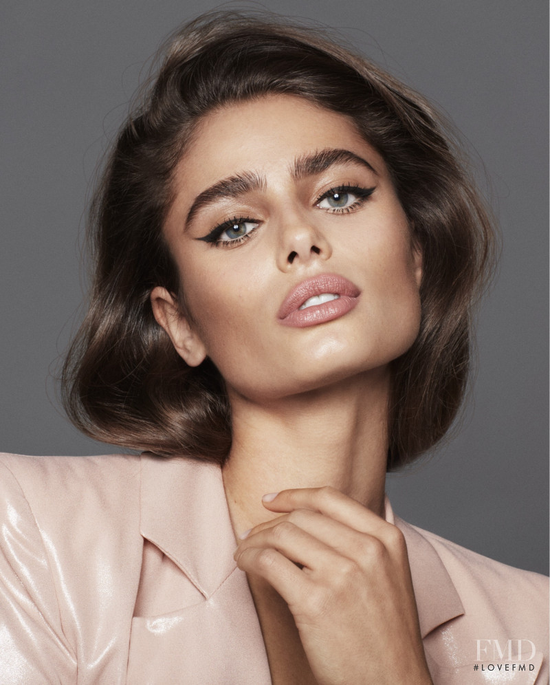 Taylor Hill featured in 4 perguntas de beleza para Taylor Hill, January 2020