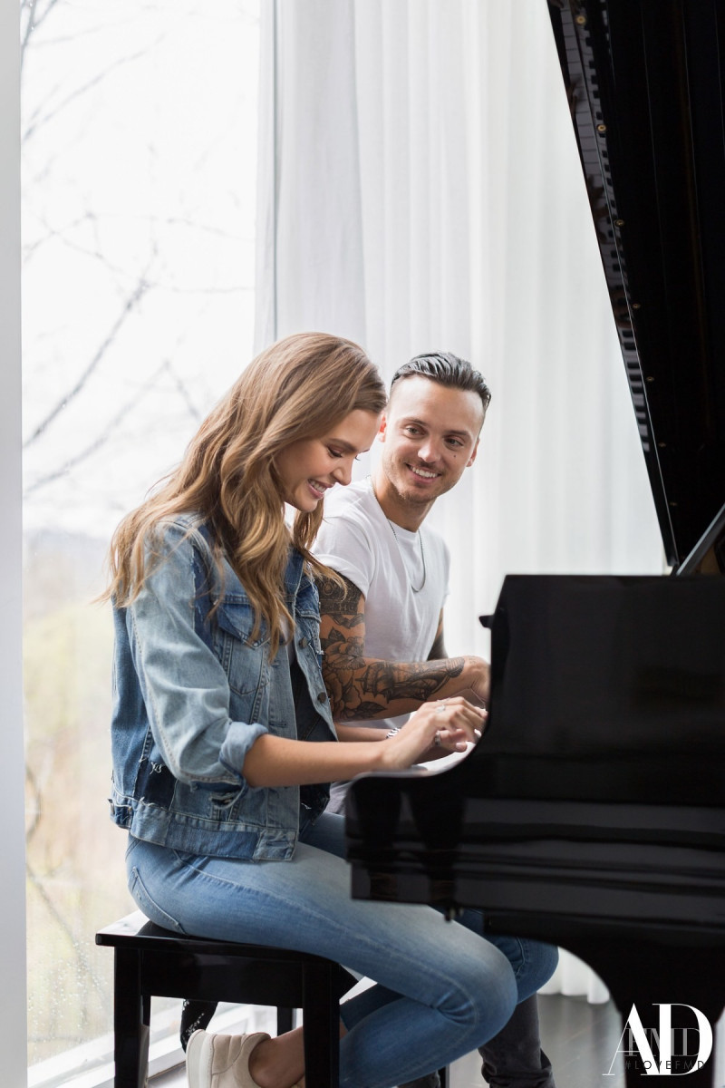 Josephine Skriver featured in Inside Josephine Skriver and Alex DeLeon\'s Modern Nashville Home, June 2018