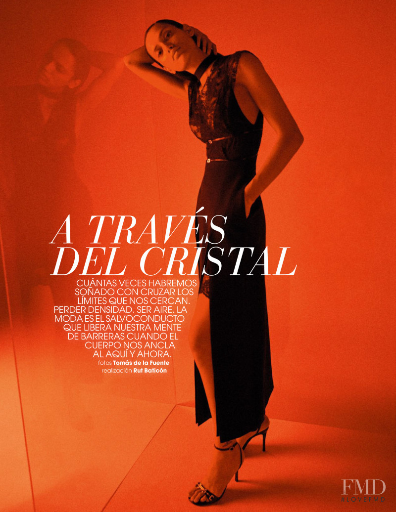 Dalianah Arekion featured in A Traves Del Cristal, July 2020