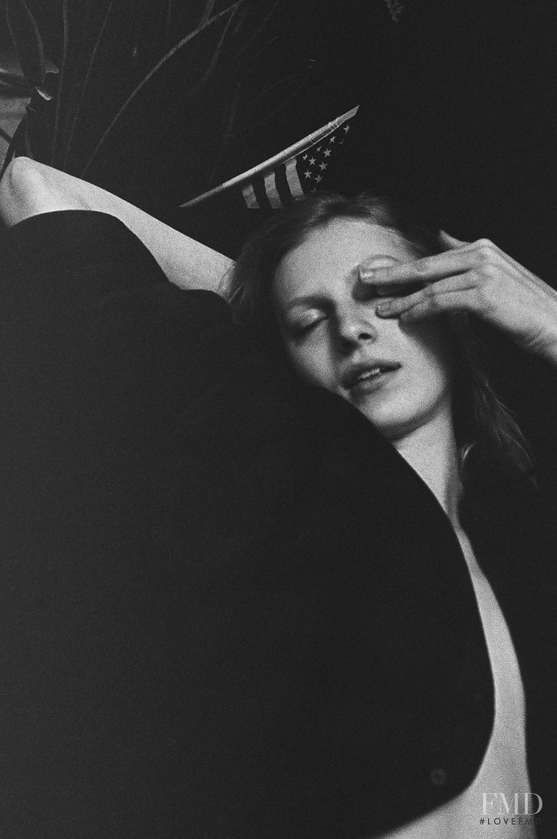 Julia Nobis featured in Diff\'rent Strokes, October 2012