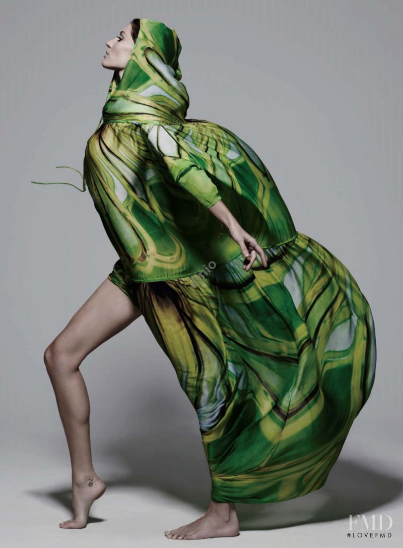 Gisele Bundchen featured in Gisele: Supermodel Muse, April 2009