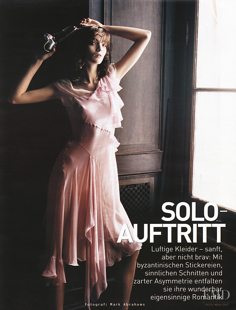 Mariacarla Boscono featured in Solo Auftritt, March 2002