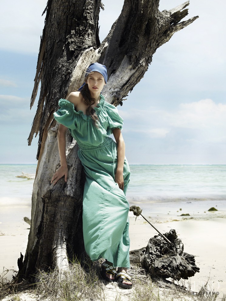 Karmen Pedaru featured in Ocean Colour Scene, March 2011