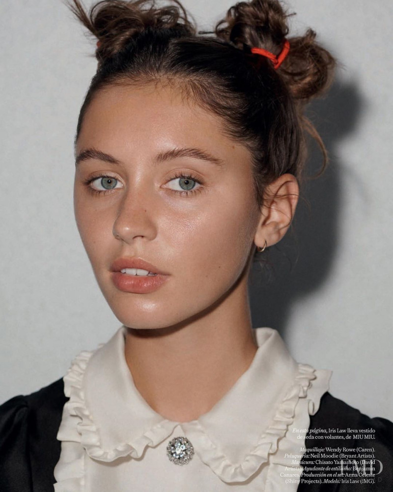 Iris Law featured in Un Mundo Con Concquistar, September 2020