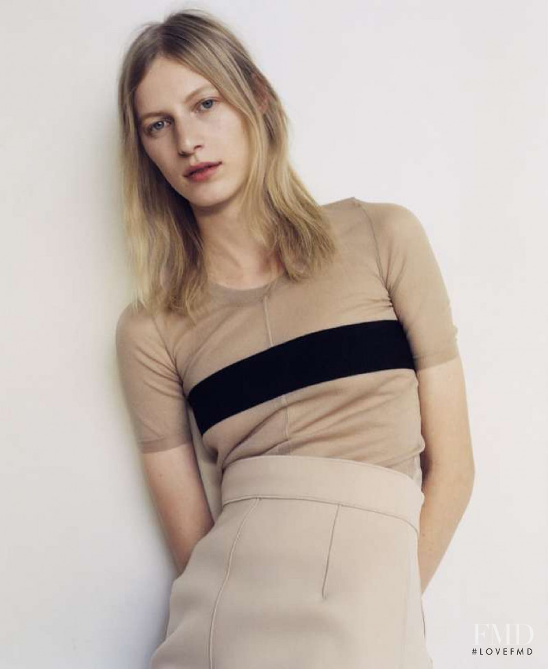 Julia Nobis featured in Minimalisme, Nouvel Épisode, March 2019