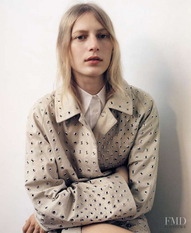 Julia Nobis featured in Minimalisme, Nouvel Épisode, March 2019