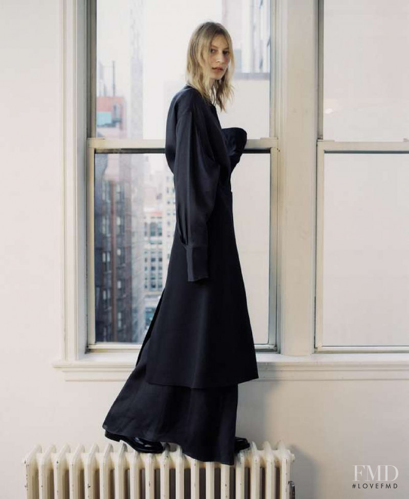 Julia Nobis featured in Minimalisme, Nouvel Épisode, March 2019