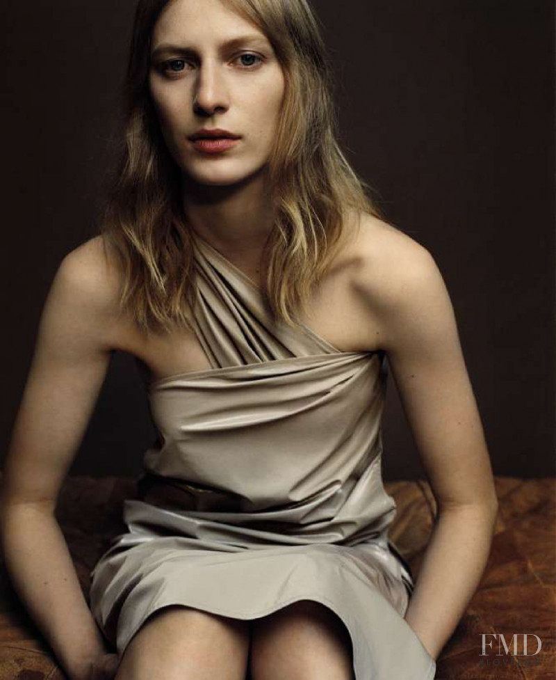 Julia Nobis featured in Minimalisme, Nouvel Épisode, March 2019