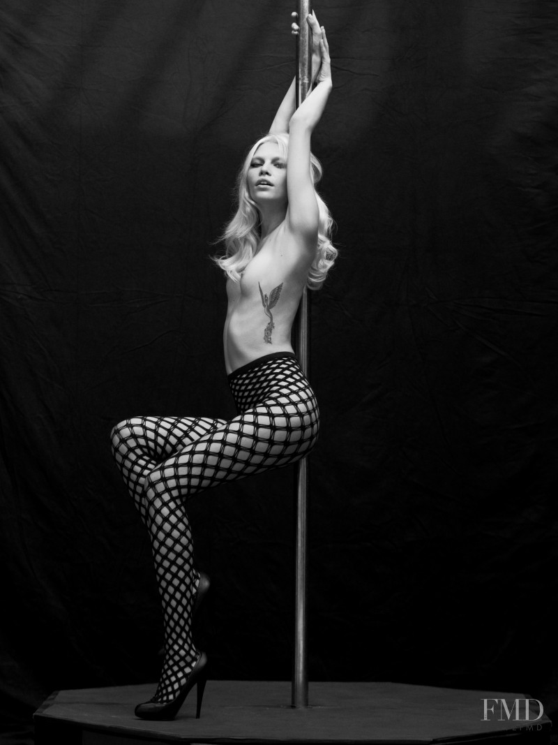 Aline Weber featured in Destino Variável, December 2012