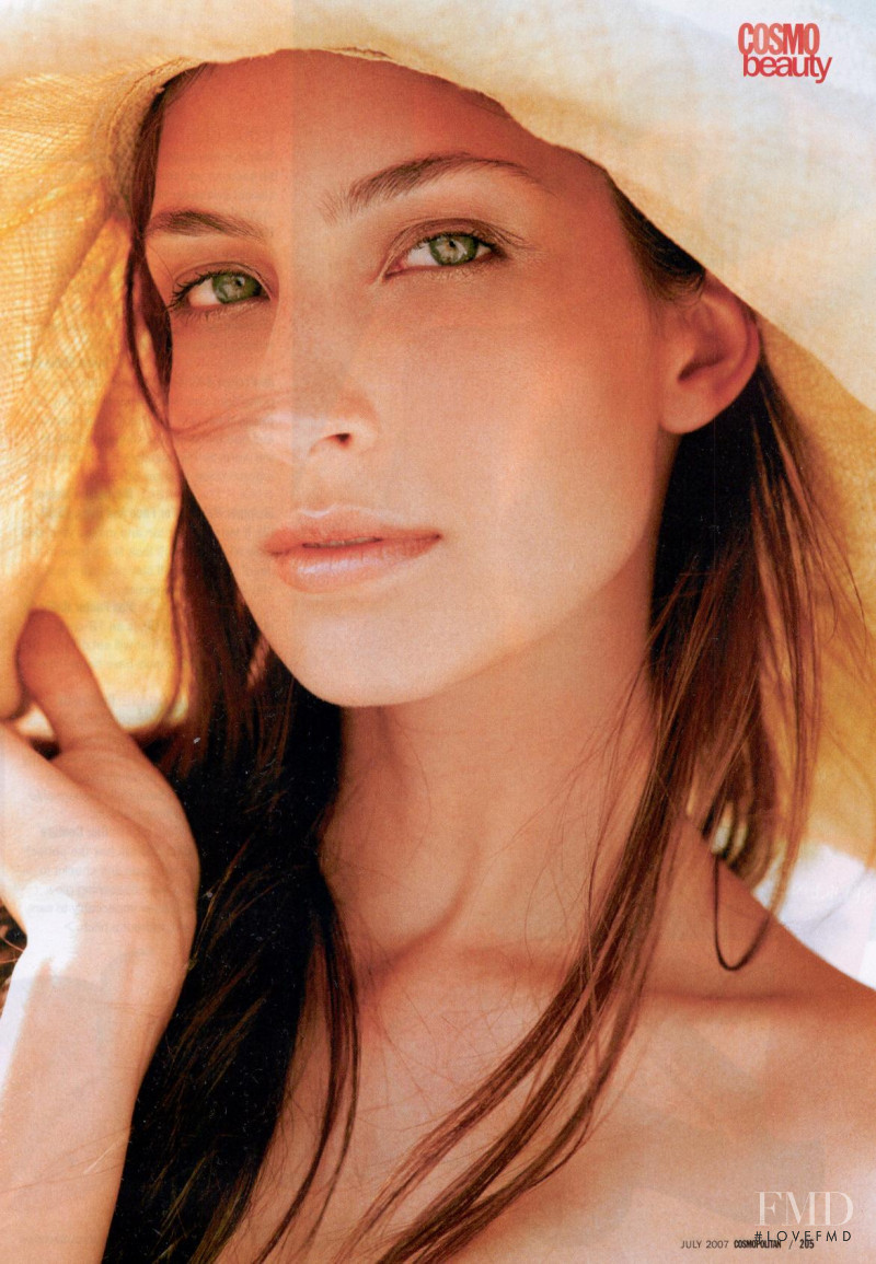 Simone Villas Boas featured in Beauty, July 2007