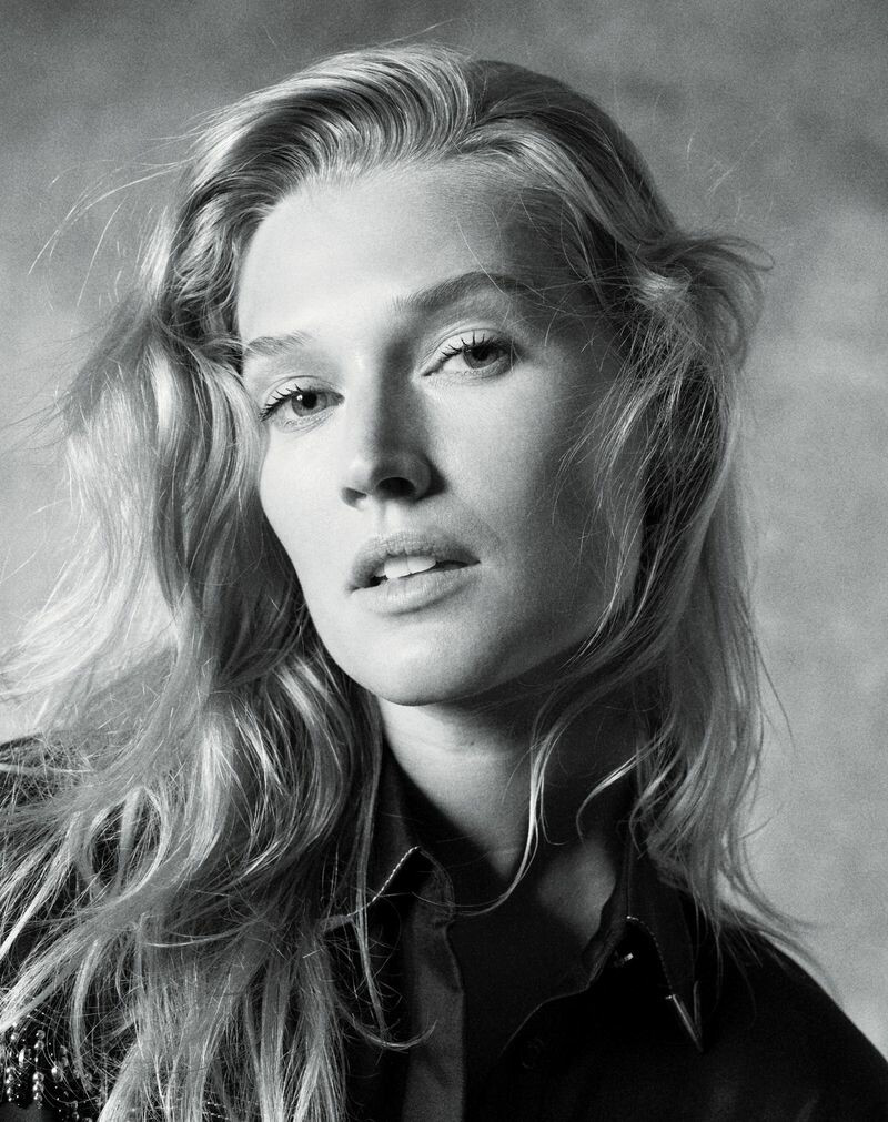 Toni Garrn featured in Toni Garrn, September 2018