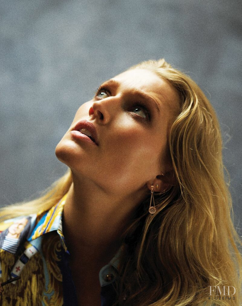 Toni Garrn featured in Toni Garrn, September 2018