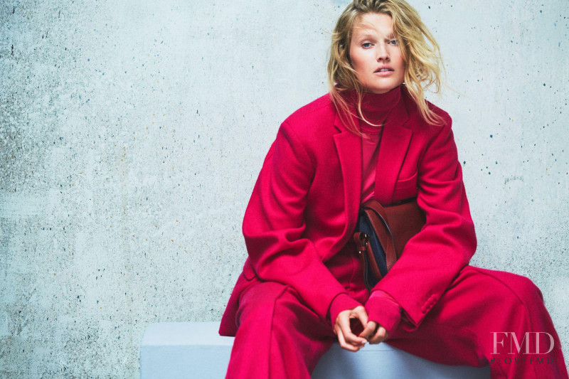 Toni Garrn featured in Toni Garrn, October 2017