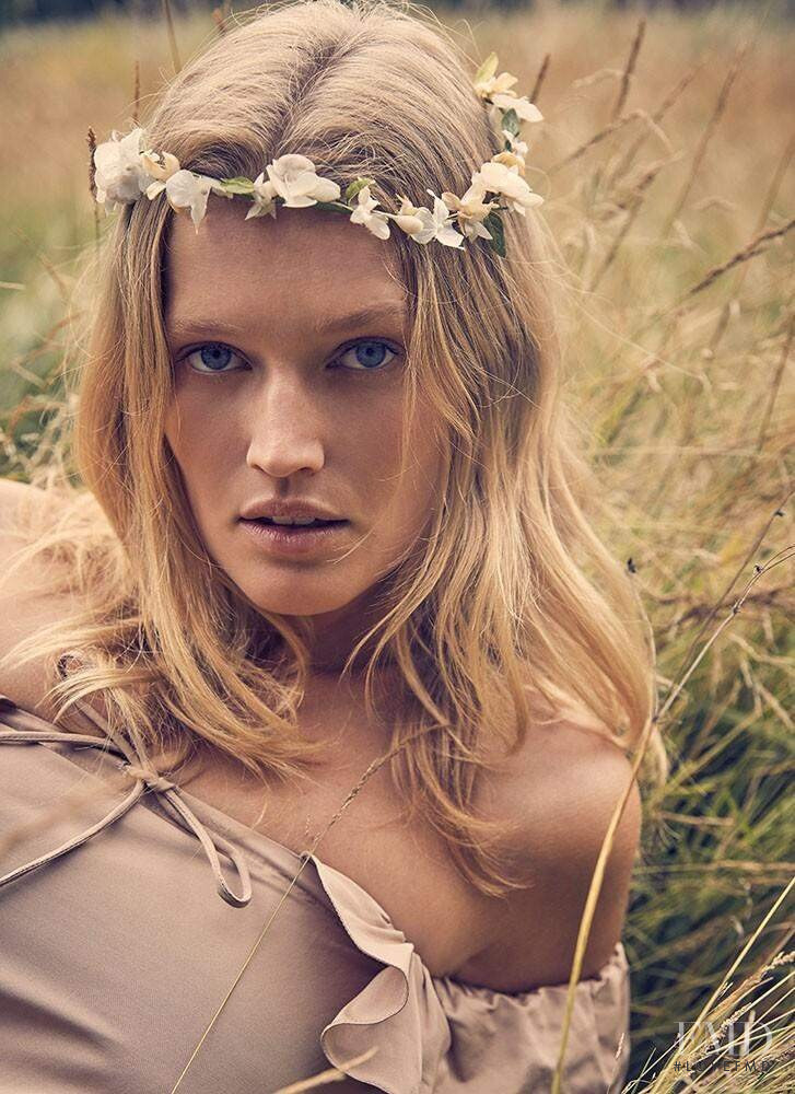 Toni Garrn featured in Toni Garrn, August 2017