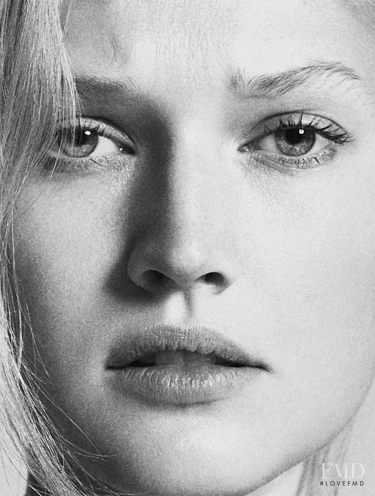 Toni Garrn featured in Toni Garrn, September 2016